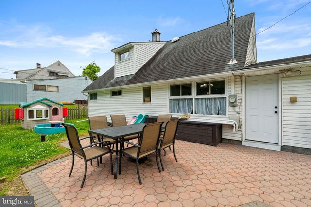 44 QUICKSET RD, Levittown, PA 19057