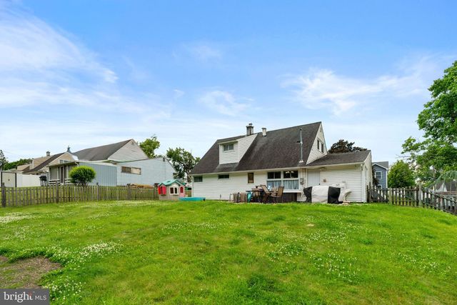 44 QUICKSET RD, Levittown, PA 19057
