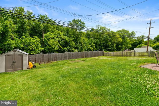 44 QUICKSET RD, Levittown, PA 19057