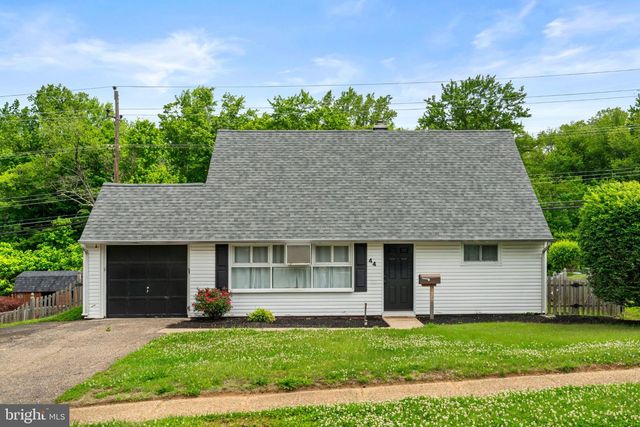 44 QUICKSET RD, Levittown, PA 19057