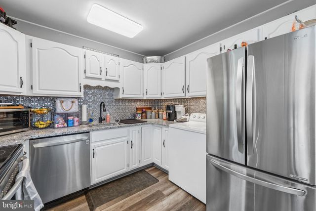 44 QUICKSET RD, Levittown, PA 19057
