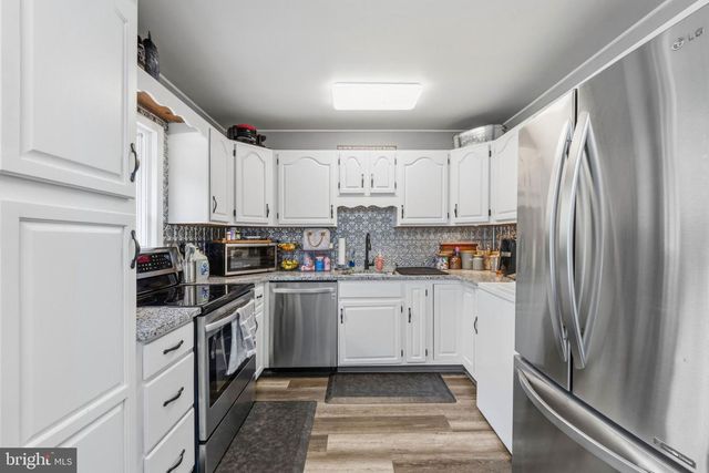 44 QUICKSET RD, Levittown, PA 19057