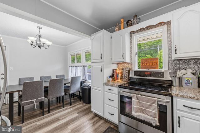 44 QUICKSET RD, Levittown, PA 19057