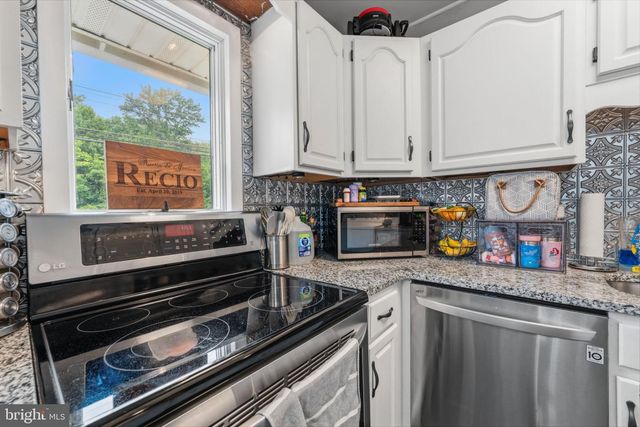 44 QUICKSET RD, Levittown, PA 19057