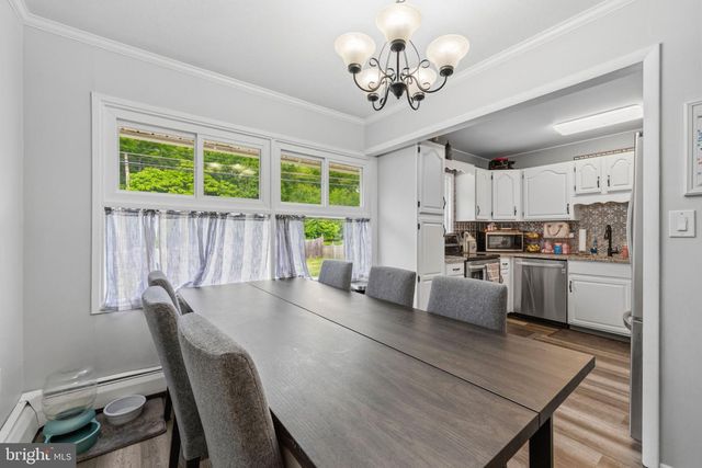 44 QUICKSET RD, Levittown, PA 19057
