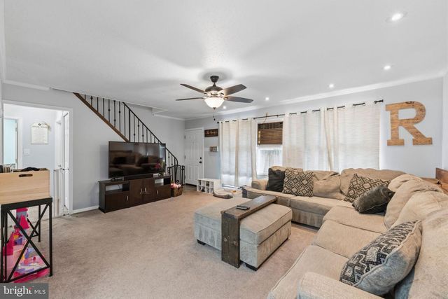 44 QUICKSET RD, Levittown, PA 19057
