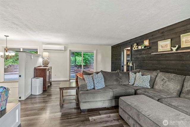 2342 E Lynnwood Drive, Longview, WA 98632