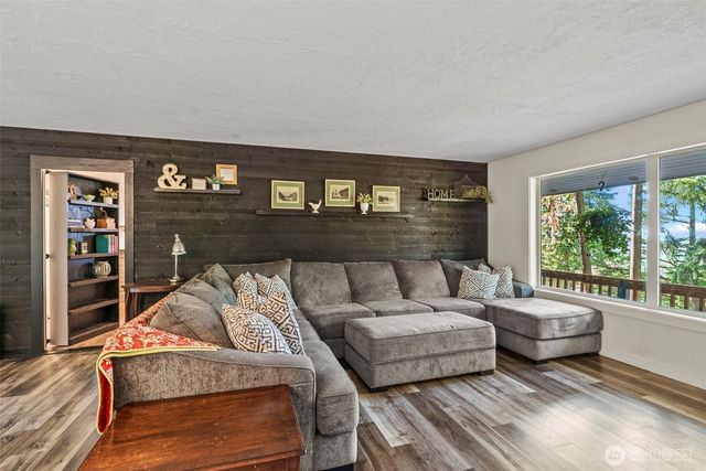 2342 E Lynnwood Drive, Longview, WA 98632