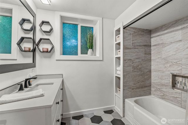 2342 E Lynnwood Drive, Longview, WA 98632