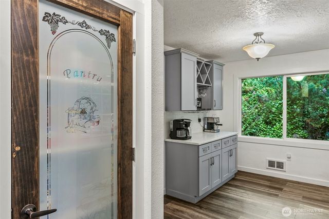 2342 E Lynnwood Drive, Longview, WA 98632