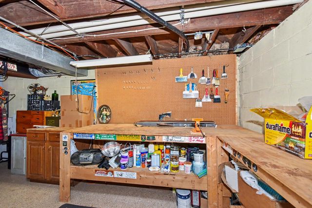 1523 E Tripoli AVENUE, Milwaukee, WI 53207