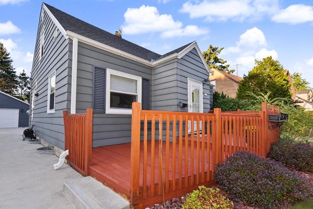 1523 E Tripoli AVENUE, Milwaukee, WI 53207