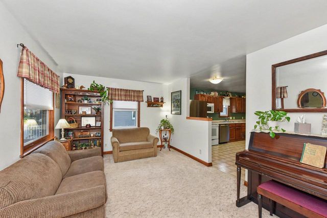 1523 E Tripoli AVENUE, Milwaukee, WI 53207