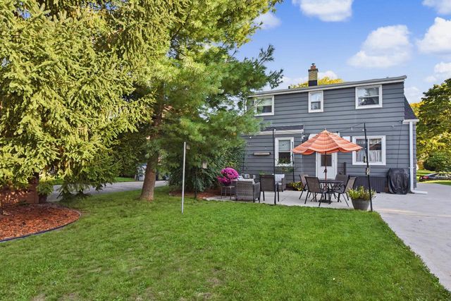 1523 E Tripoli AVENUE, Milwaukee, WI 53207