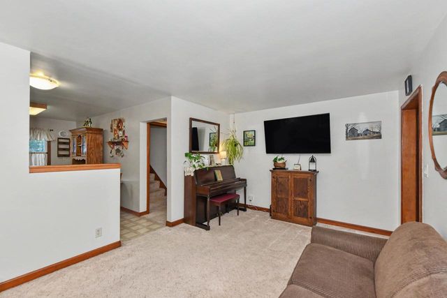 1523 E Tripoli AVENUE, Milwaukee, WI 53207