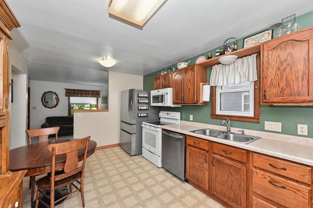 1523 E Tripoli AVENUE, Milwaukee, WI 53207
