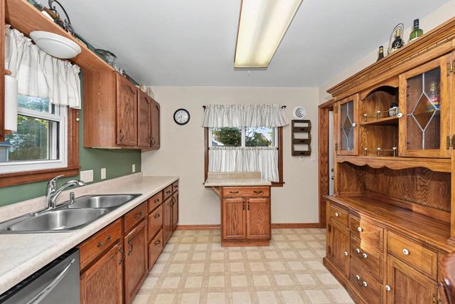 1523 E Tripoli AVENUE, Milwaukee, WI 53207