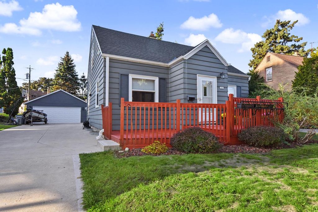 1523 E Tripoli AVENUE, Milwaukee, WI 53207