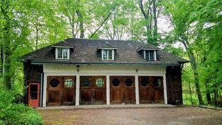 285 Corning Drive, Bratenahl, OH 44108