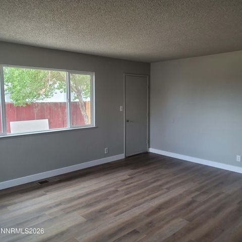 1281 W Newlands Drive, Fernley, NV 89408