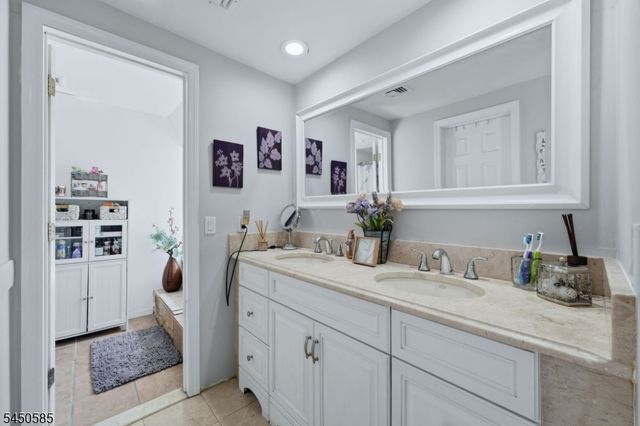 7 Arcata Pl, Ringwood Boro, NJ 07456