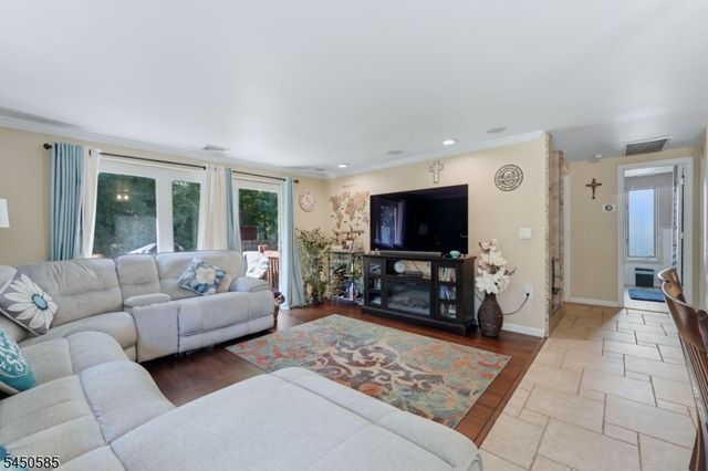 7 Arcata Pl, Ringwood Boro, NJ 07456