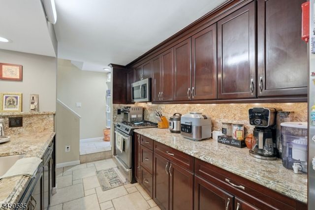 7 Arcata Pl, Ringwood Boro, NJ 07456