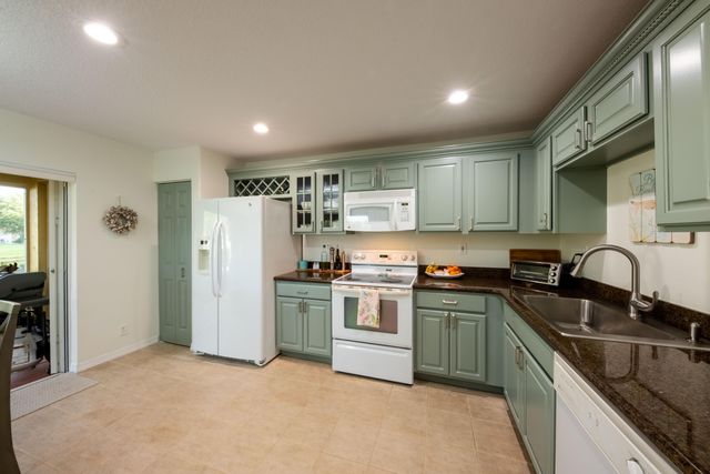 1040 Arezzo Circle, Boynton Beach, FL 33436