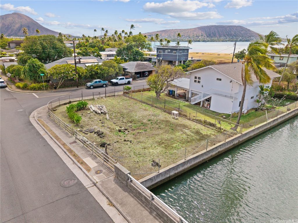 6143 Summer Street, Honolulu, HI 96821