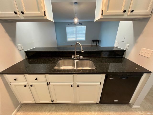 800 E Arthur St Apt B4, Warsaw, IN 46580