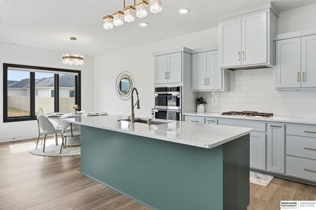 21149 Hartman Avenue, Elkhorn, NE 68022