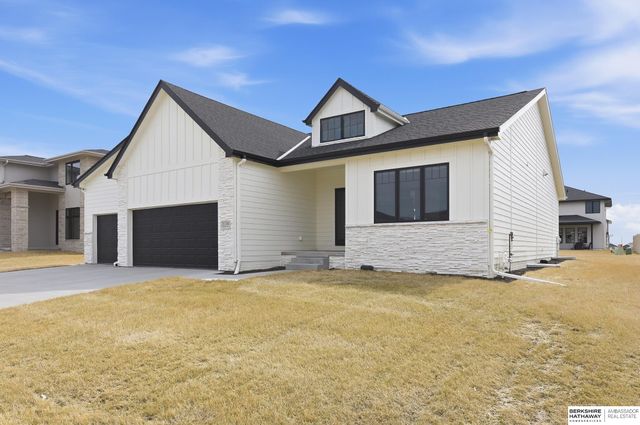 21149 Hartman Avenue, Elkhorn, NE 68022