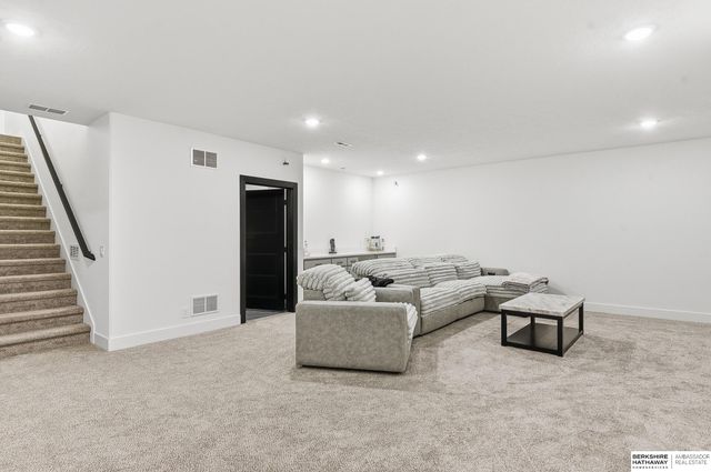 21149 Hartman Avenue, Elkhorn, NE 68022