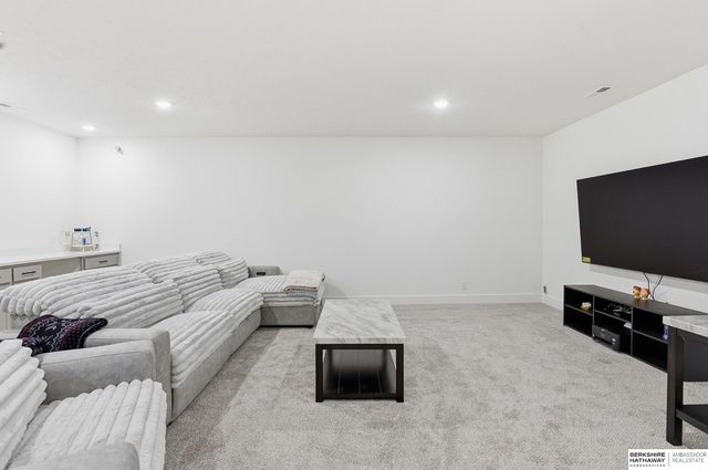 21149 Hartman Avenue, Elkhorn, NE 68022