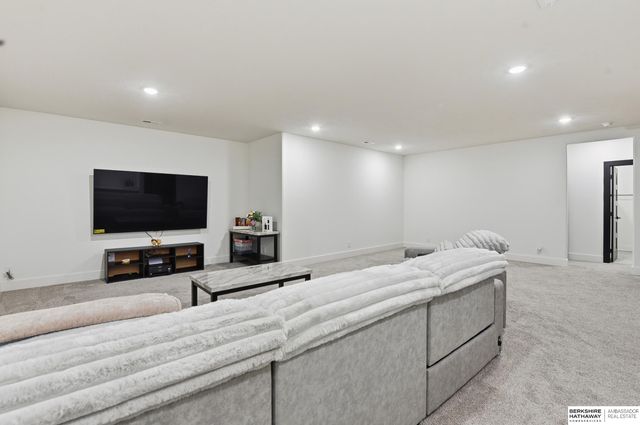 21149 Hartman Avenue, Elkhorn, NE 68022