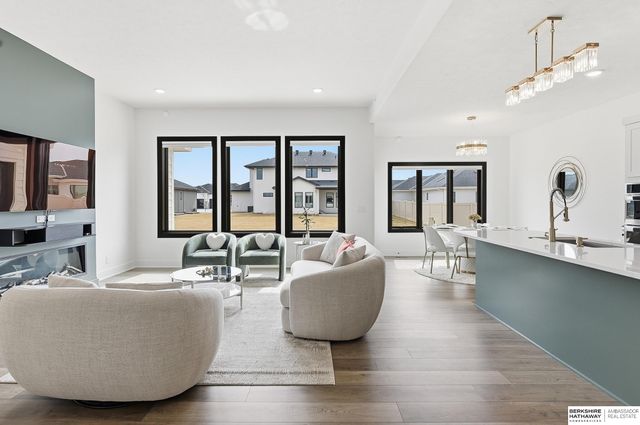 21149 Hartman Avenue, Elkhorn, NE 68022