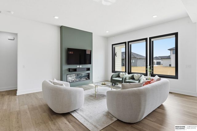 21149 Hartman Avenue, Elkhorn, NE 68022