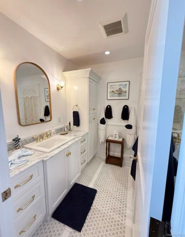92 Hewlett Avenue, Point Lookout, NY 11569