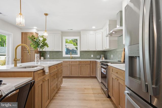 22 PEPPERMINT RD, Levittown, PA 19056
