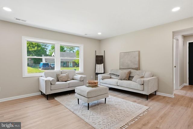 22 PEPPERMINT RD, Levittown, PA 19056