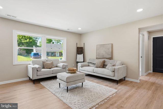 22 PEPPERMINT RD, Levittown, PA 19056