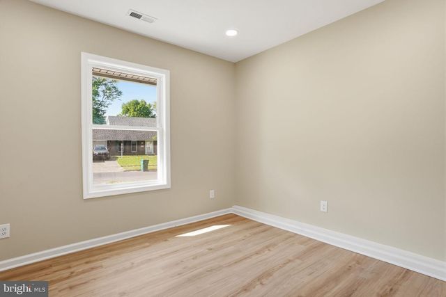 22 PEPPERMINT RD, Levittown, PA 19056