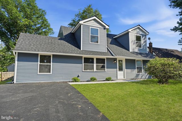 22 PEPPERMINT RD, Levittown, PA 19056