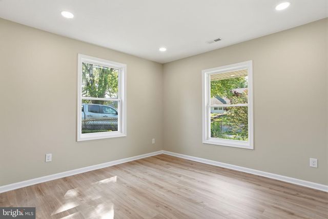 22 PEPPERMINT RD, Levittown, PA 19056