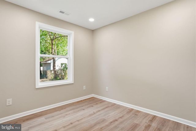 22 PEPPERMINT RD, Levittown, PA 19056
