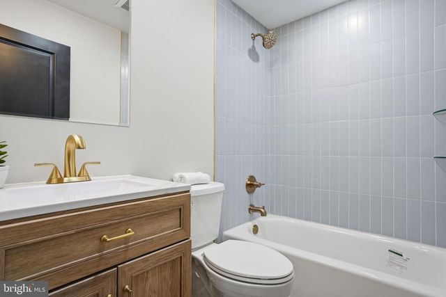 22 PEPPERMINT RD, Levittown, PA 19056