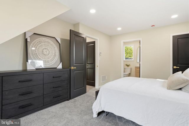 22 PEPPERMINT RD, Levittown, PA 19056