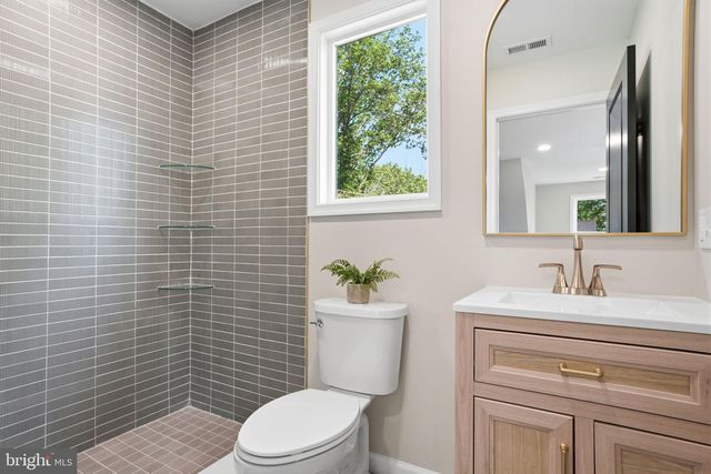 22 PEPPERMINT RD, Levittown, PA 19056