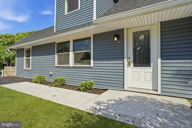 22 PEPPERMINT RD, Levittown, PA 19056