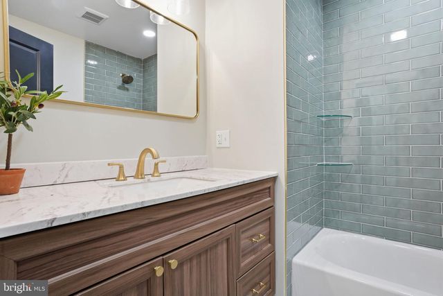 22 PEPPERMINT RD, Levittown, PA 19056